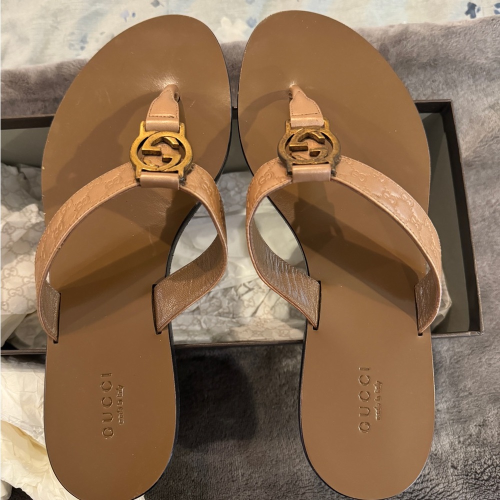 Gucci pink pearl leather and rose gold tone flip flops Sz 38.5 (=8.5 US)